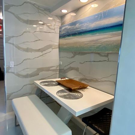 Luxurious Remodeled Direct Waterfront Apartment With Miami Skyline View And Outdoor Terrace Free Parking 5Min Drive To מיאמי ביץ' מראה חיצוני תמונה