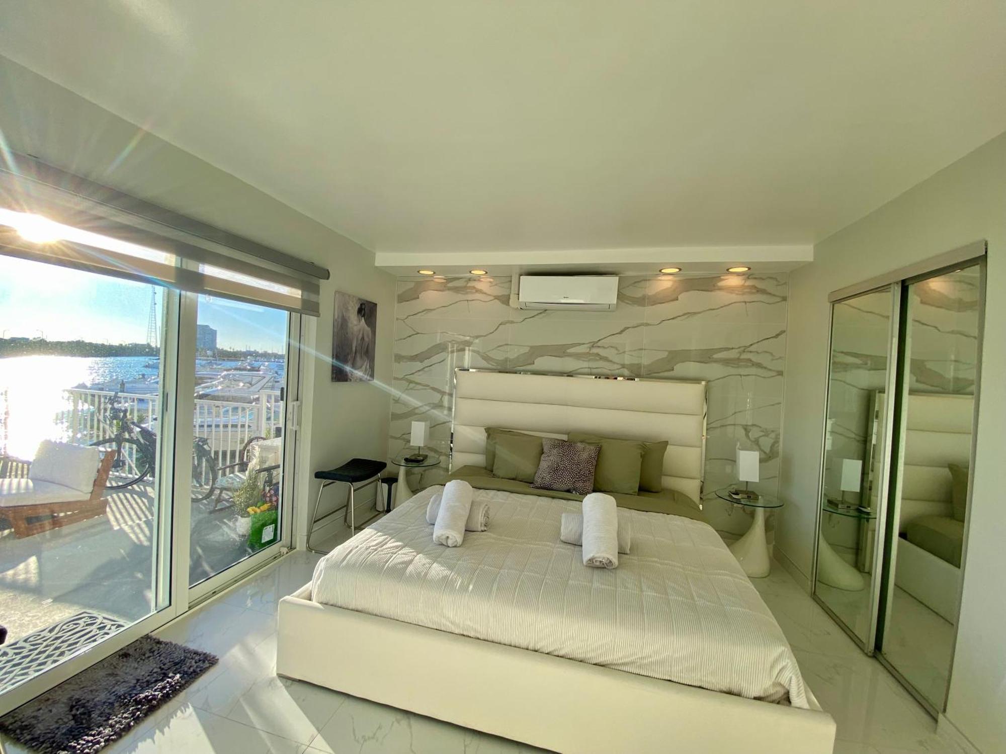 Luxurious Remodeled Direct Waterfront Apartment With Miami Skyline View And Outdoor Terrace Free Parking 5Min Drive To מיאמי ביץ' מראה חיצוני תמונה