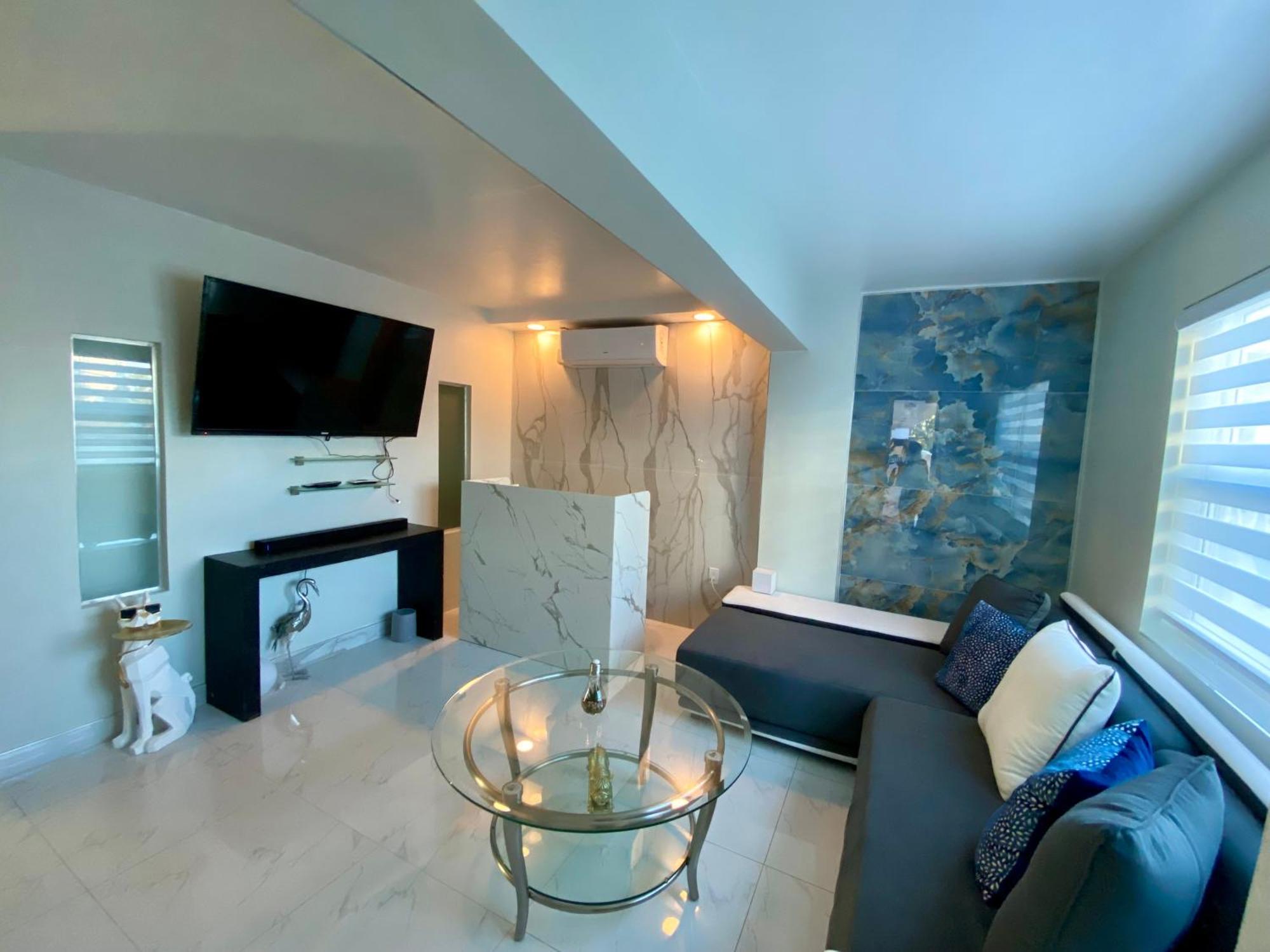 Luxurious Remodeled Direct Waterfront Apartment With Miami Skyline View And Outdoor Terrace Free Parking 5Min Drive To מיאמי ביץ' מראה חיצוני תמונה