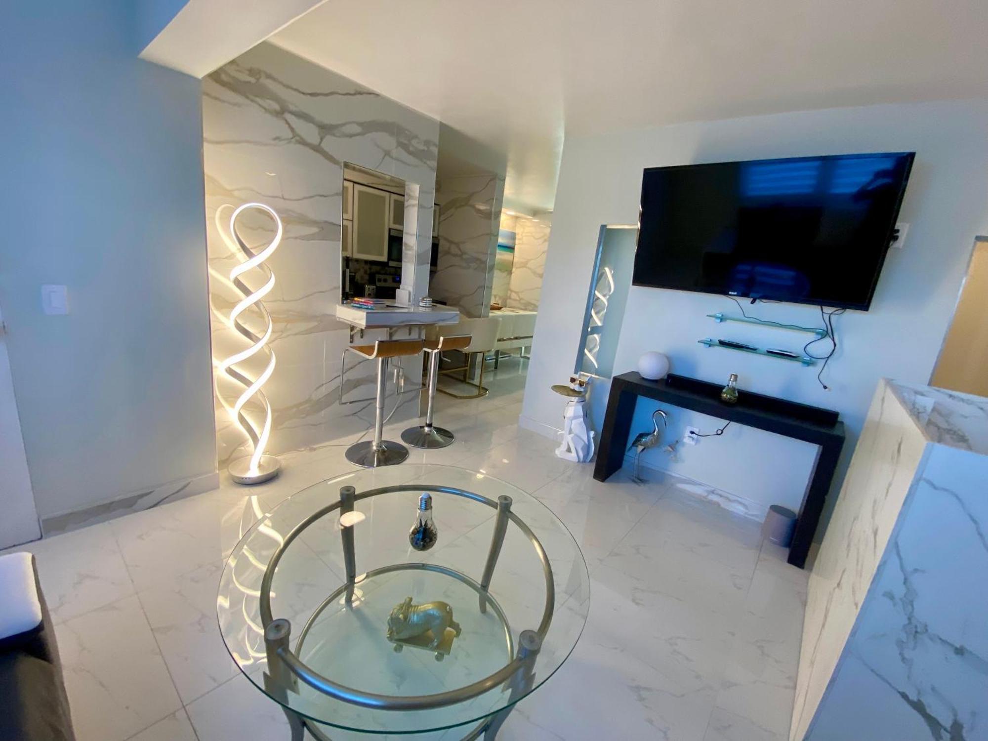 Luxurious Remodeled Direct Waterfront Apartment With Miami Skyline View And Outdoor Terrace Free Parking 5Min Drive To מיאמי ביץ' מראה חיצוני תמונה