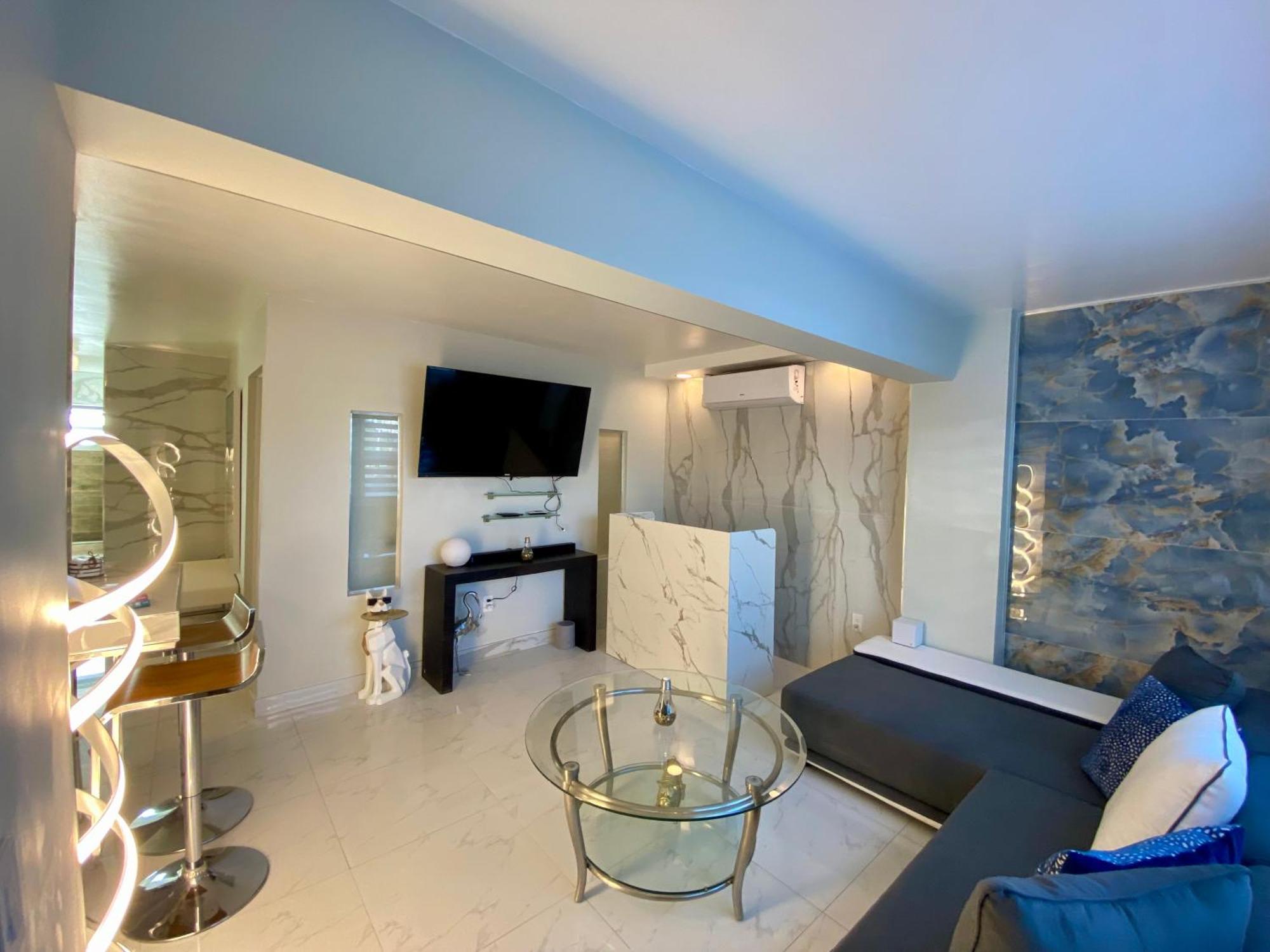 Luxurious Remodeled Direct Waterfront Apartment With Miami Skyline View And Outdoor Terrace Free Parking 5Min Drive To מיאמי ביץ' מראה חיצוני תמונה