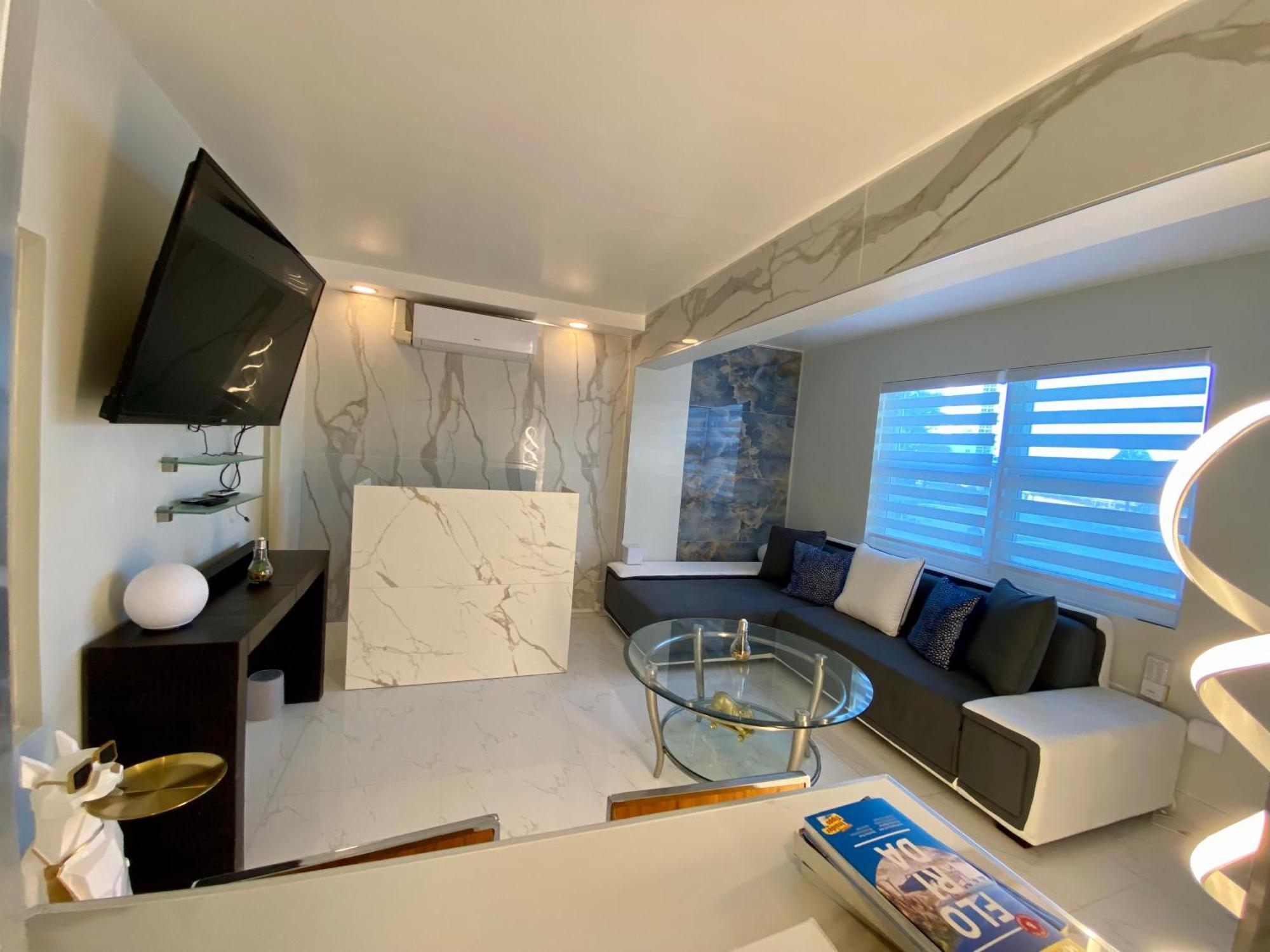 Luxurious Remodeled Direct Waterfront Apartment With Miami Skyline View And Outdoor Terrace Free Parking 5Min Drive To מיאמי ביץ' מראה חיצוני תמונה
