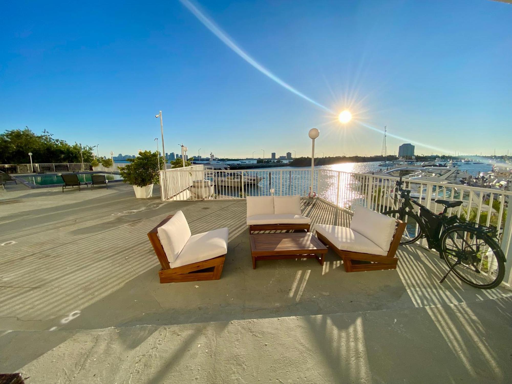 Luxurious Remodeled Direct Waterfront Apartment With Miami Skyline View And Outdoor Terrace Free Parking 5Min Drive To מיאמי ביץ' מראה חיצוני תמונה