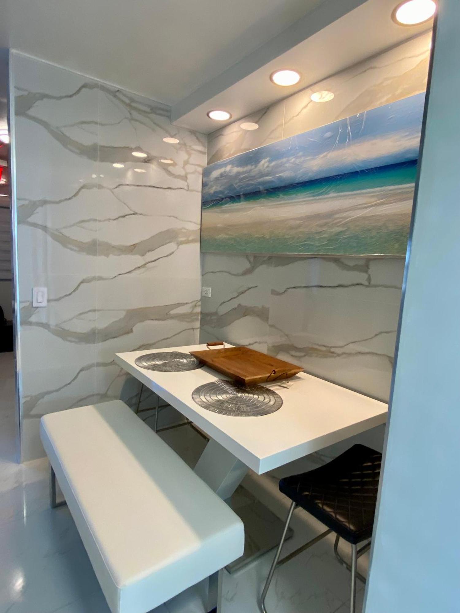 Luxurious Remodeled Direct Waterfront Apartment With Miami Skyline View And Outdoor Terrace Free Parking 5Min Drive To מיאמי ביץ' מראה חיצוני תמונה