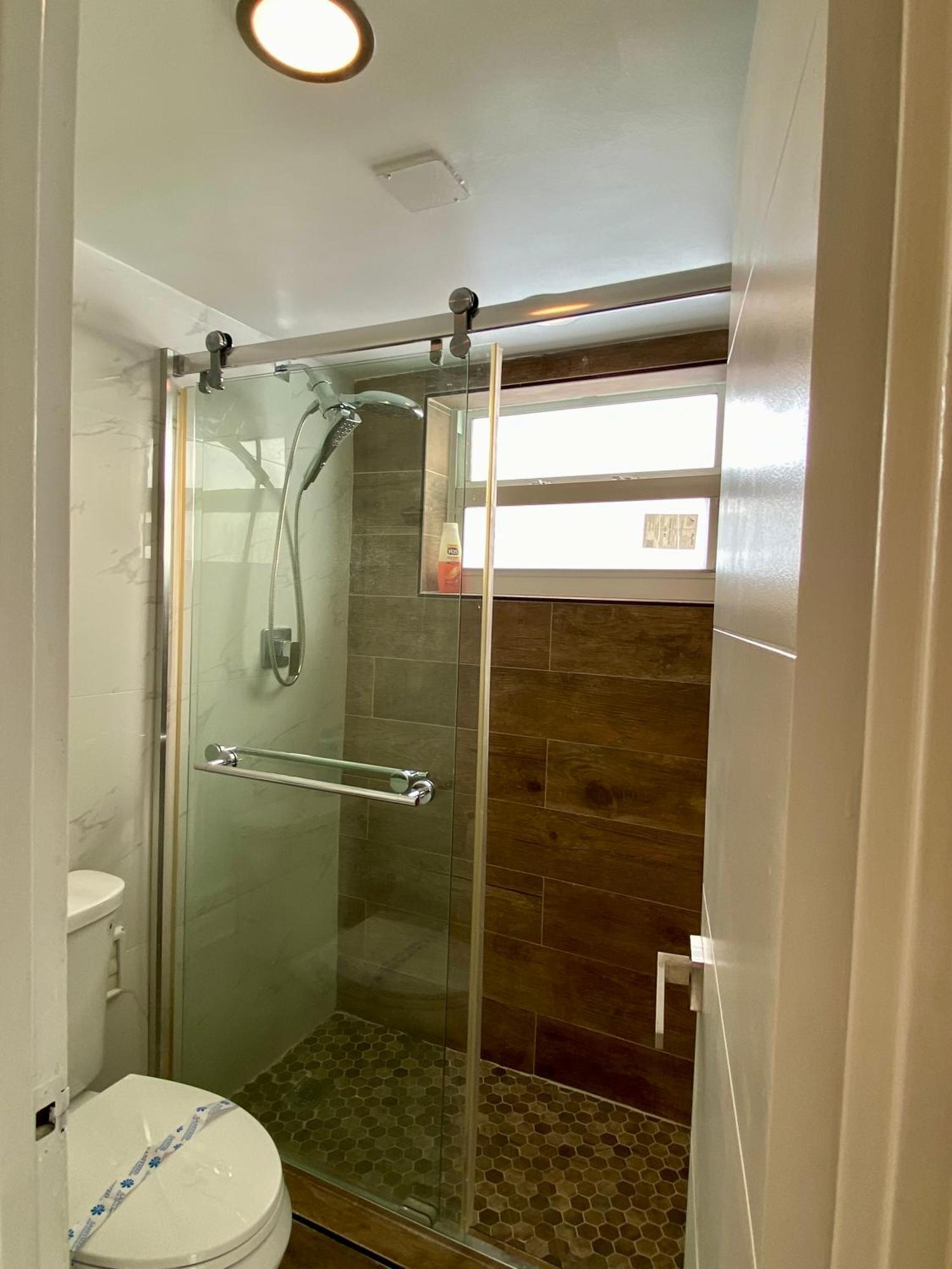 Luxurious Remodeled Direct Waterfront Apartment With Miami Skyline View And Outdoor Terrace Free Parking 5Min Drive To מיאמי ביץ' מראה חיצוני תמונה