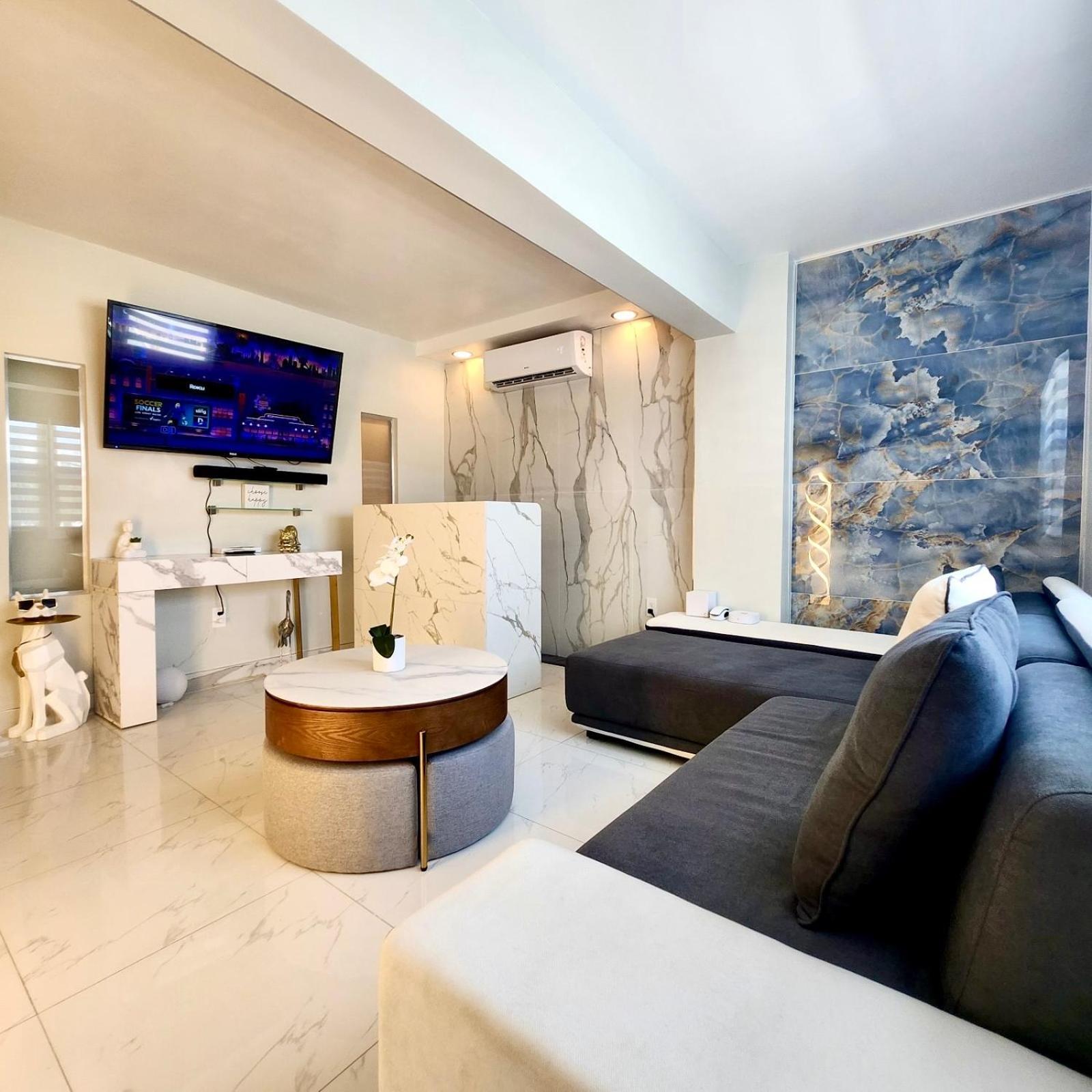 Luxurious Remodeled Direct Waterfront Apartment With Miami Skyline View And Outdoor Terrace Free Parking 5Min Drive To מיאמי ביץ' מראה חיצוני תמונה