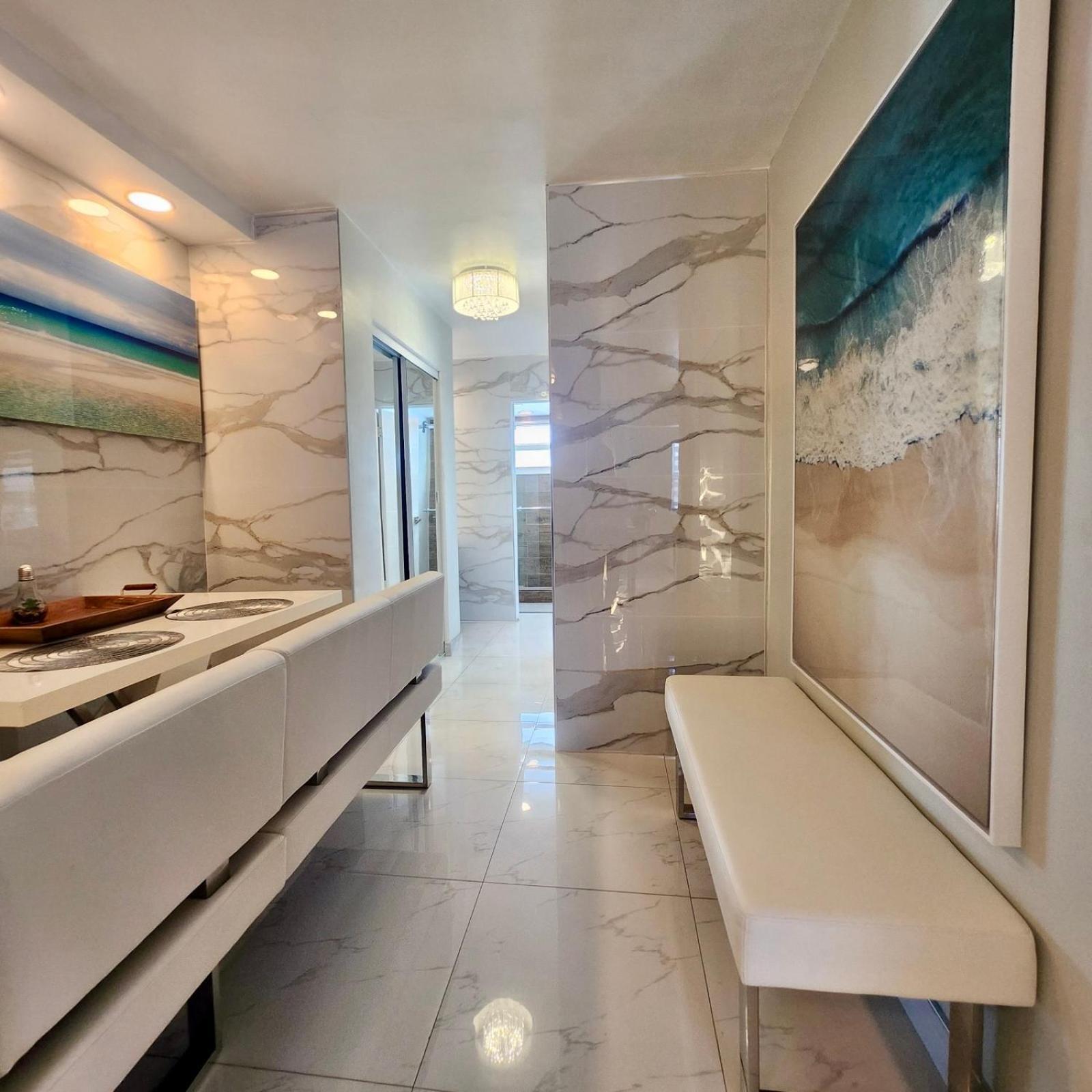 Luxurious Remodeled Direct Waterfront Apartment With Miami Skyline View And Outdoor Terrace Free Parking 5Min Drive To מיאמי ביץ' מראה חיצוני תמונה